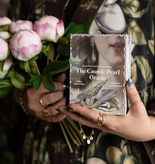 The Cosmic Pearl Oracle: 44 Cards and 120-Page Guidebook