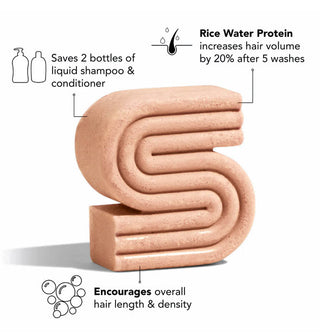 Ribbed S-shaped bar of solid shampoo is labeled with its key benefits accented with infographics